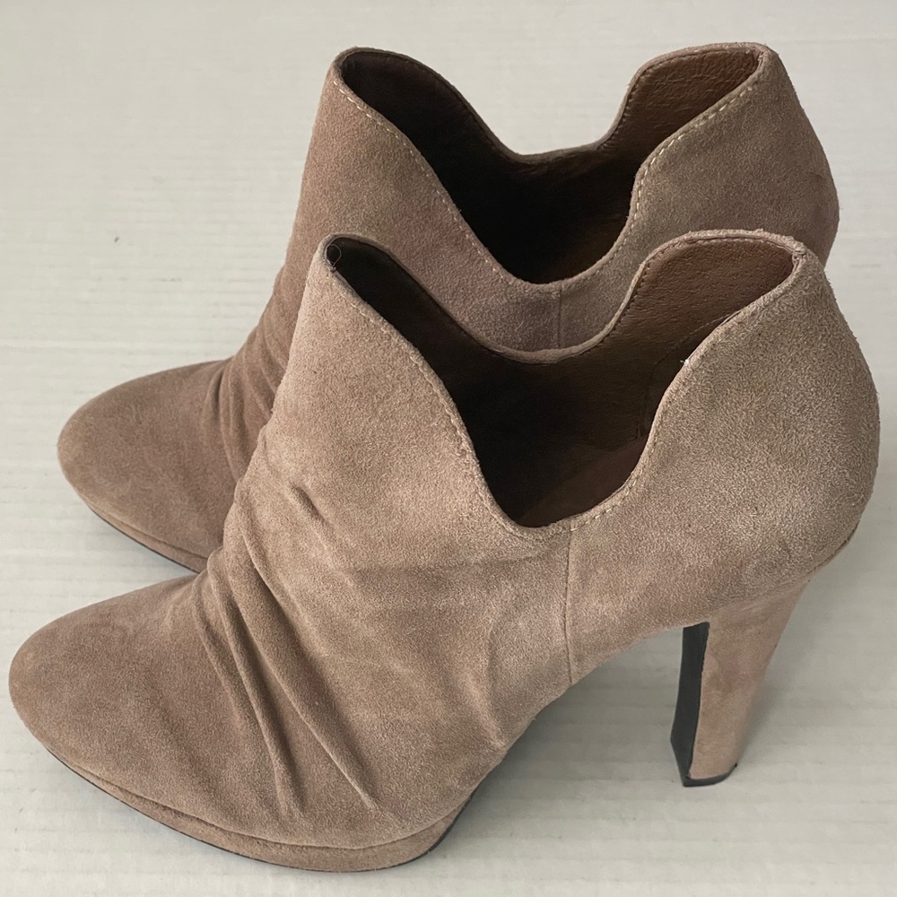 Rosegold Taupe Tan Ankle Booties Suede High Heel Shoes Womens Size 8 or 38.5 New